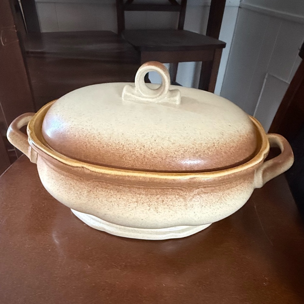 Mikasa Whole Wheat 2 quart Covered Casserole Dish